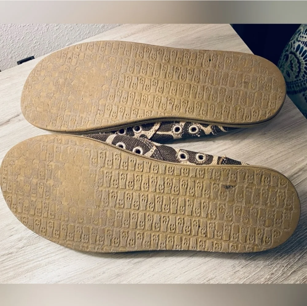 RARE! SANUK Giraffe Print Hemp Slip-ons Size 8